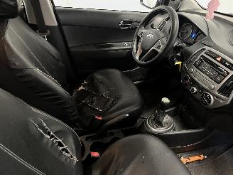 Hyundai I-20 i20 Hatchback 1.2i 16V (G4LA) [63kW]  (03-2012/12-2015) picture 9
