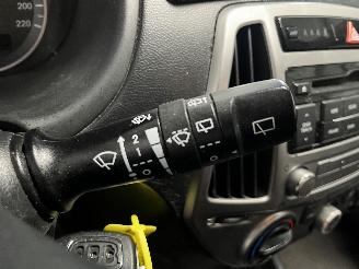 Hyundai I-20 i20 Hatchback 1.2i 16V (G4LA) [63kW]  (03-2012/12-2015) picture 15