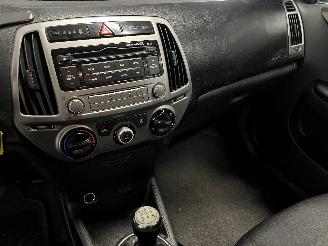 Hyundai I-20 i20 Hatchback 1.2i 16V (G4LA) [63kW]  (03-2012/12-2015) picture 16