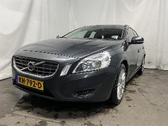 Vaurioauto  passenger cars Volvo V-60 V60 I (FW/GW) Combi 1.6 DRIVe (D4162T) [84kW]  (02-2011/12-2015) 2011/11