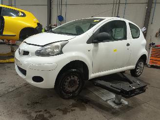 Sloopauto Toyota Aygo Aygo (B10) Hatchback 1.0 12V VVT-i (1KR-FE) [50kW]  (07-2005/05-2014) 2011/1