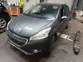 Vrakbiler auto Peugeot 208 208 I (CA/CC/CK/CL) Hatchback 1.2 Vti 12V PureTech 82 (EB2F(HMZ)) [60k=
W]  (03-2012/12-2019) 2013/4