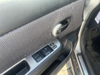 Nissan Tiida Tiida (C11X) Hatchback 1.6 16V (HR16DE) [81kW]  (09-2007/12-2011) picture 17