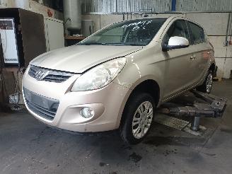 Vrakbiler auto Hyundai I-20 i20 Hatchback 1.2i 16V (G4LA) [57kW]  (09-2008/12-2012) 2011/2