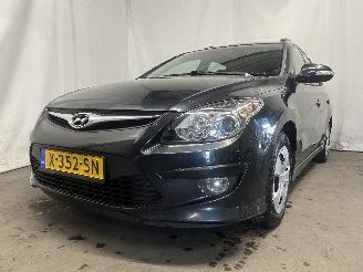 Damaged car Hyundai I-30 i30 Crosswagon (WWH) Combi 1.4 CVVT 16V (G4FA) [80kW]  (11-2009/06-201=
2) 2011/11