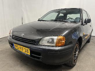 uszkodzony samochody osobowe Toyota Yaris Yaris (P1) Hatchback 1.3 16V VVT-i (2SZFE) [63kW]  (08-1999/11-2005) 2002/8