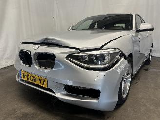 krockskadad bil auto BMW 1-serie 1 serie (F20) Hatchback 5-drs 116i 1.6 16V (N13-B16A) [100kW]  (07-201=
1/02-2015) 2013/4