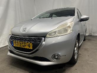 krockskadad bil auto Peugeot 208 208 I (CA/CC/CK/CL) Hatchback 1.2 Vti 12V PureTech 82 (EB2F(HMZ)) [60k=
W]  (03-2012/12-2019) 2012/11