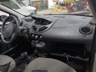 Renault Twingo Twingo II (CN) Hatchback 3-drs 1.5 dCi 90 FAP (K9K-820(K9K-P8)) [63kW]=
  (10-2010/09-2014) picture 5