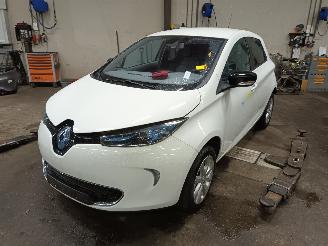 Salvage car Renault Zoé Zoé (AG) Hatchback 5-drs 46kW (5AQ-601) [46kW]  (06-2012/...) 2013/12