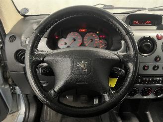 Peugeot Partner Partner Combispace MPV 1.6 16V (TU5JP4(NFU)) [80kW]  (07-2001/03-2008)= picture 15