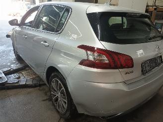 Peugeot 308 308 (L3/L8/LB/LH/LP) Hatchback 5-drs 1.2 12V e-THP PureTech 130 (EB2DT=
S(HNY)) [96kW]  (11-2013/06-2021) picture 4