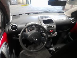 Toyota Aygo Aygo (B10) Hatchback 1.0 12V VVT-i (1KR-FE) [50kW]  (07-2005/05-2014) picture 5