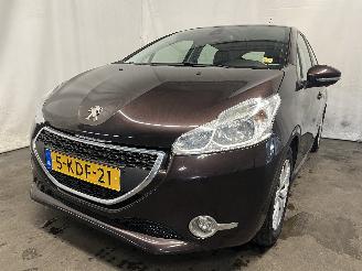 damaged passenger cars Peugeot 208 208 I (CA/CC/CK/CL) Hatchback 1.2 Vti 12V PureTech 82 (EB2F(HMZ)) [60k=
W]  (03-2012/12-2019) 2013/3