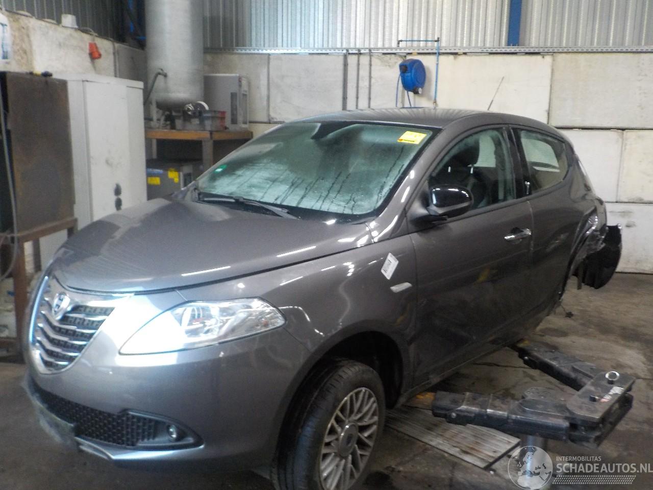 Lancia Ypsilon Ypsilon (312) Hatchback 0.9 TwinAir 85 (312.A.2000(Euro 5)) [63kW]  (0=
5-2011/...)