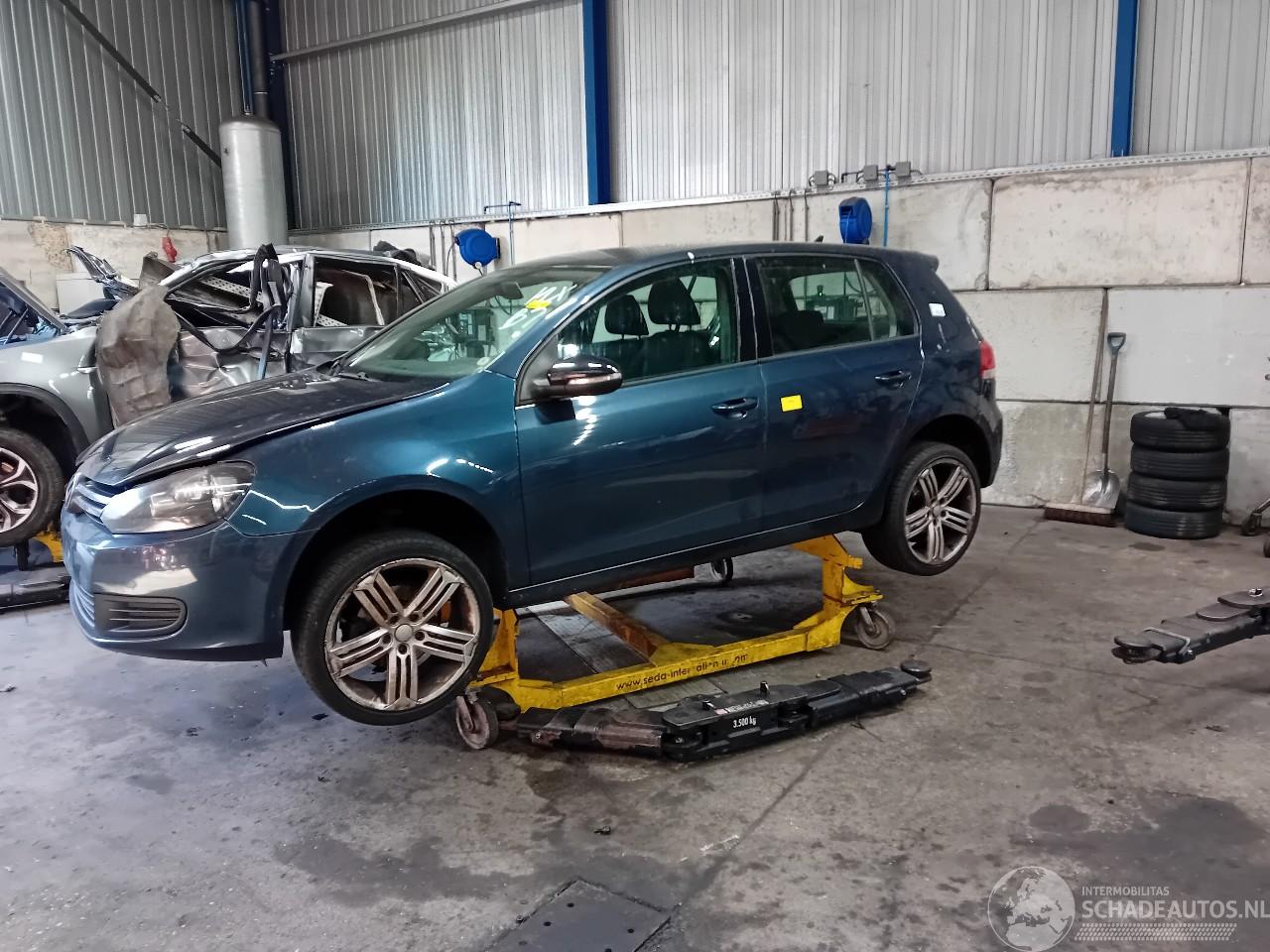 Volkswagen Golf Golf VI (5K1) Hatchback 1.6 TDI 16V (CAYC(Euro 5)) [77kW]  (02-2009/11=
-2012)