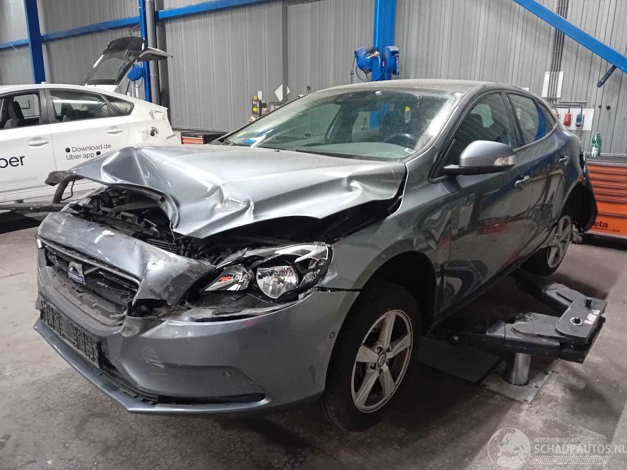 Volvo V-40 V40 (MV) Hatchback 5-drs 2.0 D4 16V (D4204T14) [140kW]  (05-2014/08-20=
19)