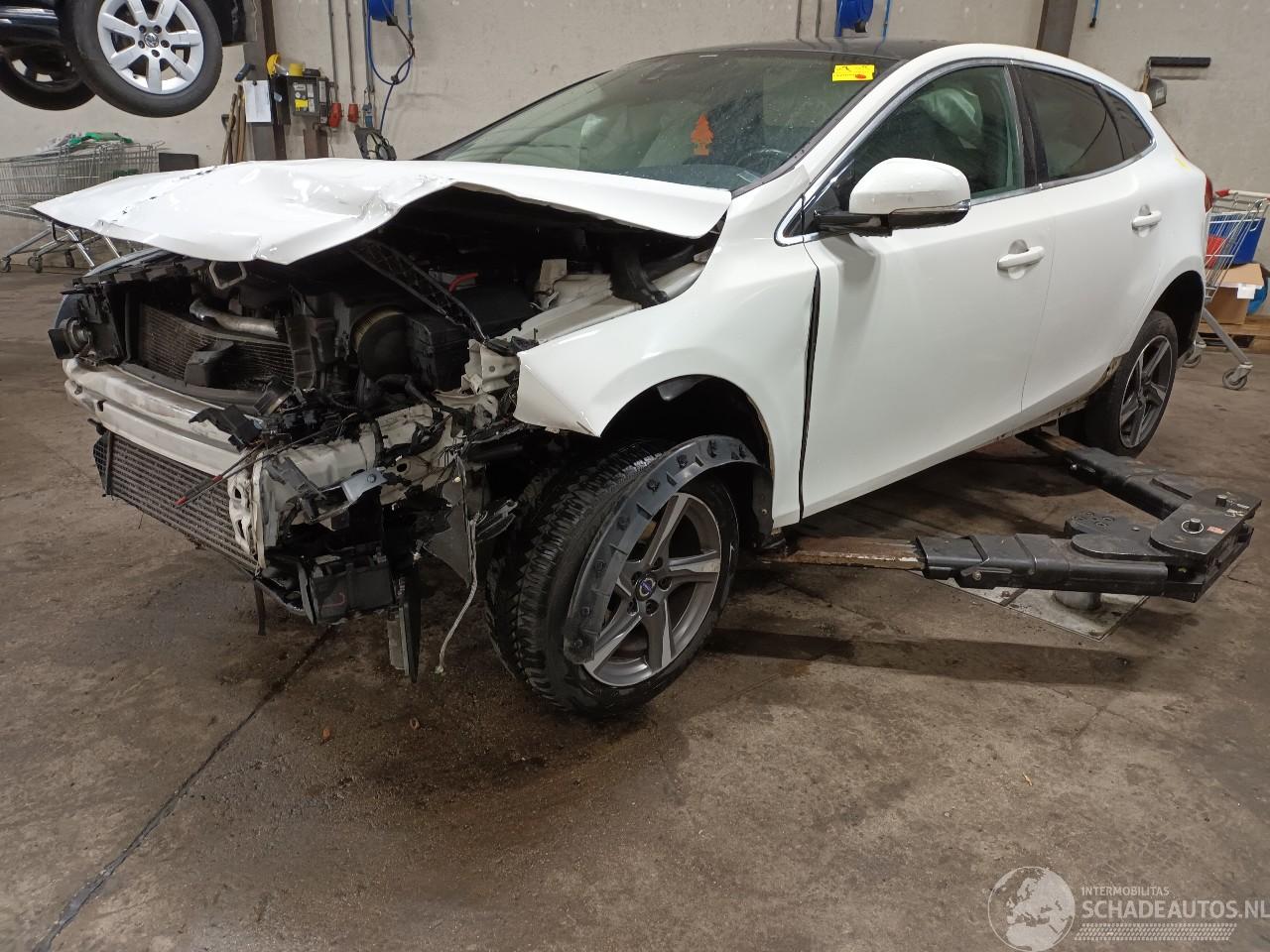 Volvo V-40 V40 (MV) Hatchback 5-drs 1.6 D2 (D4162T) [84kW]  (03-2012/12-2016)