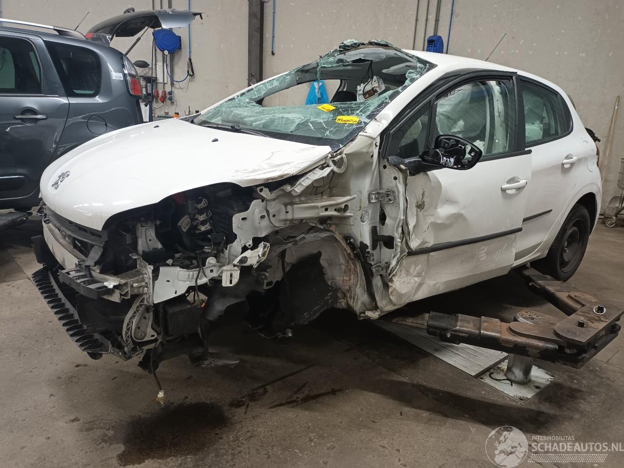 Peugeot 208 208 I (CA/CC/CK/CL) Hatchback 1.2 Vti 12V PureTech 82 (EB2F(HMZ)) [60k=
W]  (03-2012/12-2019)