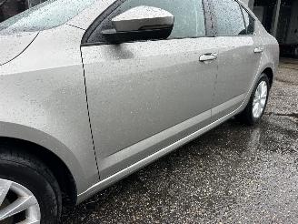 Skoda Octavia 1.0 TSI 115pk 6-bak Greentech Amb Bus sedan - navi - clima - cruise - pdc v+a - licht + regensensor picture 91