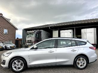 skadebil auto Ford Focus Wagon 1.0 EcoB Hybrid 135pk 6-bak Con - 97dkm nap - navi - airco - cruise - pdc - line + front assist - lmv 2022/12