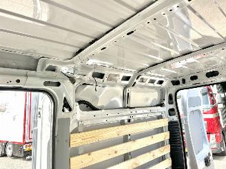 Citroën Jumper 2.2 BlueHDi 120pk 6-bak S&S L2/H2 3.0t - 15dkm nap - 3pers - 2x camera - navi - front + line + side assist picture 17