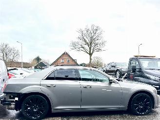 krockskadad bil auto Lancia Thema 3.0D V6 Turbo 190pk aut Platinum - xenon - navi - leer - memory - elektr rollo - stoelverw v+a 2013/7