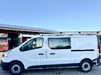 krockskadad bil bedrijf Renault Trafic 2.0 dCi 120pk 6-bak L2/H1 Comf euro.6 - 1e eig - nap - 2x schuifdeur - navi - airco - cruise - pdc - trekh 2021/11