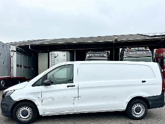 skadebil bedrijf Mercedes Vito Gereserveerd 116 CDI 163pk 9-traps aut + f1 Extra Lang L3 3pers - navi - camera - stoelverw - pdc v+a - airco - cruise 2022/7