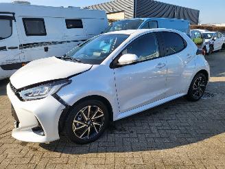 damaged passenger cars Toyota Yaris Toyota Yaris 1.5 Hybrid Dynamic 22d km 2023/11