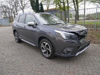 skadebil auto Subaru Forester PREMIUM AWD PANORAMADAK LEER LED BENZINE HYBRIDE 2023/3
