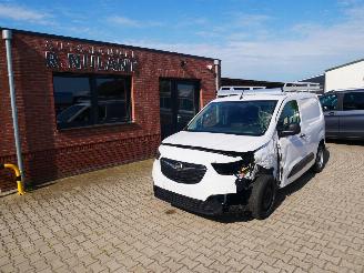krockskadad bil bedrijf Opel Combo  2024/3