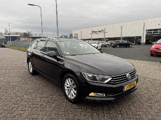 uszkodzony samochody osobowe Volkswagen Passat 1.6 TDI Clima - Navi 2015/11