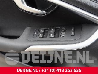 Volvo V-40 V40 (MV), Hatchback 5-drs, 2012 / 2019 2.0 D4 16V picture 31