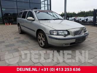 Vrakbiler auto Volvo V-70 V70 (SW), Combi, 1999 / 2008 2.4 20V 170 2002/1