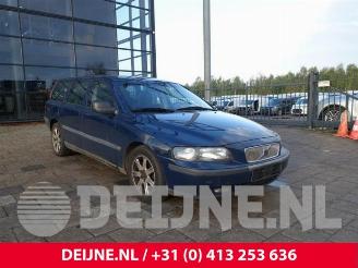 Vrakbiler auto Volvo V-70 V70 (SW), Combi, 1999 / 2008 2.4 20V 170 2001/5