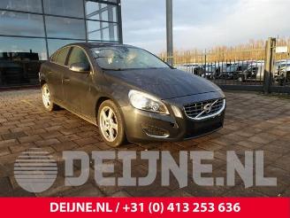 Coche siniestrado Volvo S-60 S60 II (FS), Sedan, 2010 / 2018 2.0 D3 20V 2011/5