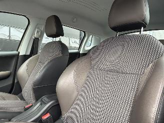 Peugeot 2008 1.6 e-HDi Allure Clima Navi PDC picture 8