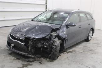 Salvage car Kia Cee d cee'd 2021/6