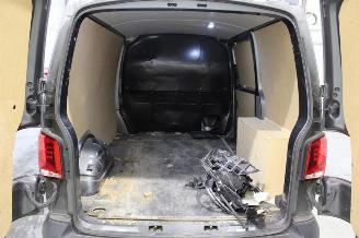 Volkswagen Transporter T6 picture 21