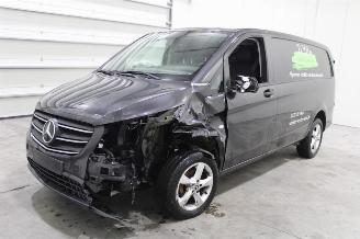 uszkodzony samochody osobowe Mercedes Vito  2022/11
