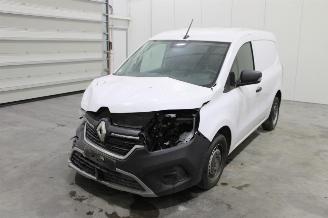 damaged passenger cars Renault Kangoo  2024/9