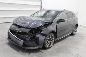damaged passenger cars Kia Cee d cee'd 2019/3