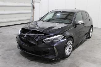krockskadad bil auto BMW 1-serie 118 2020/9