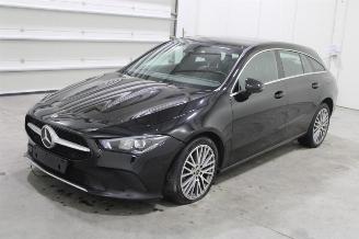 uszkodzony samochody osobowe Mercedes Cla-klasse CLA 180 2023/4