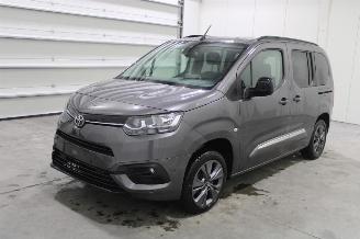 krockskadad bil auto Toyota ProAce CITY 2024/1