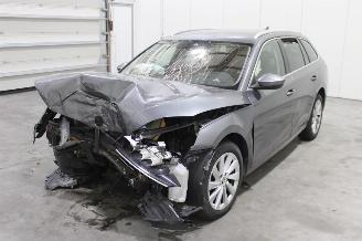 rozbiórka samochody osobowe Skoda Octavia  2023/8