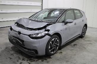 skadebil auto Volkswagen ID.3  2022/8