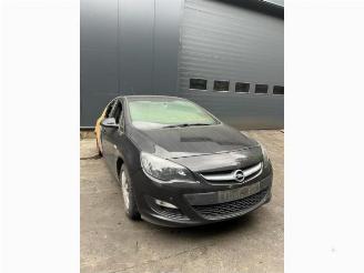 krockskadad bil motor Opel Astra  2015/4