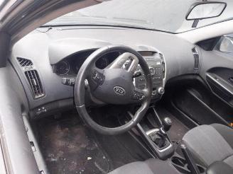 Kia Cee d Cee'd Sporty Wagon (EDF), Combi, 2007 / 2012 1.6 CRDi 90 16V picture 16